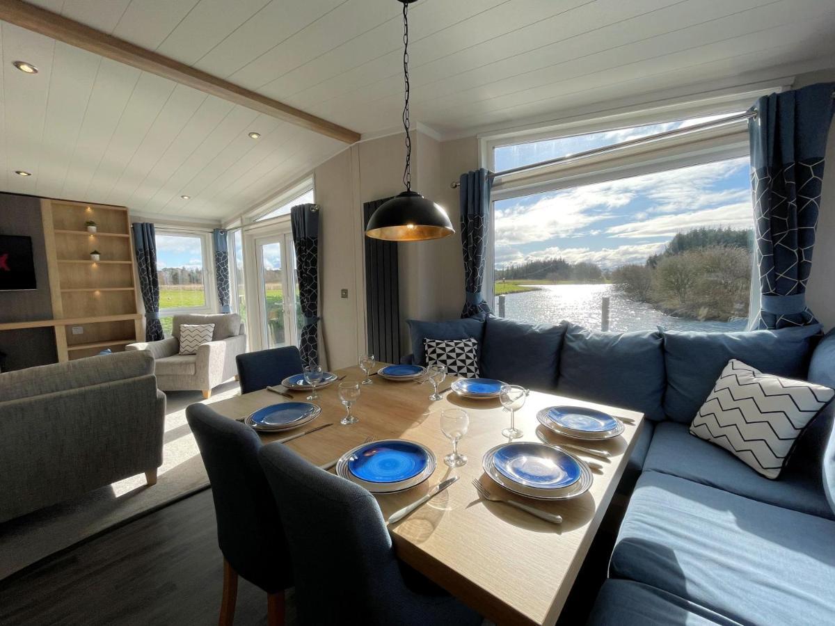 אנן Luxury Lakeside Lodge With Htub Beautiful Views מראה חיצוני תמונה