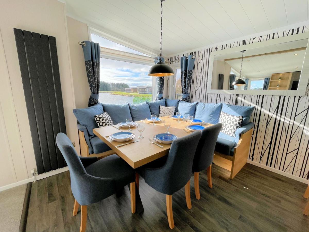 אנן Luxury Lakeside Lodge With Htub Beautiful Views מראה חיצוני תמונה