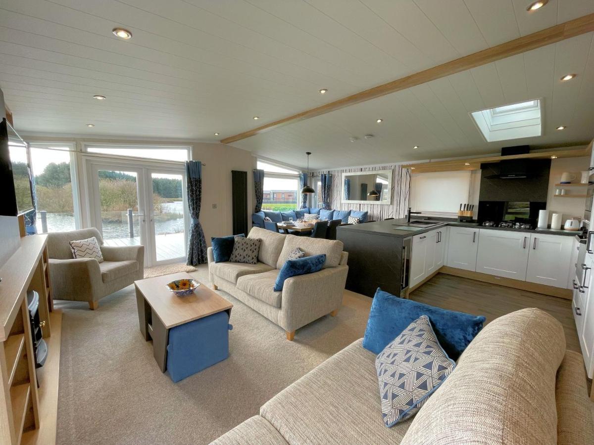 אנן Luxury Lakeside Lodge With Htub Beautiful Views מראה חיצוני תמונה