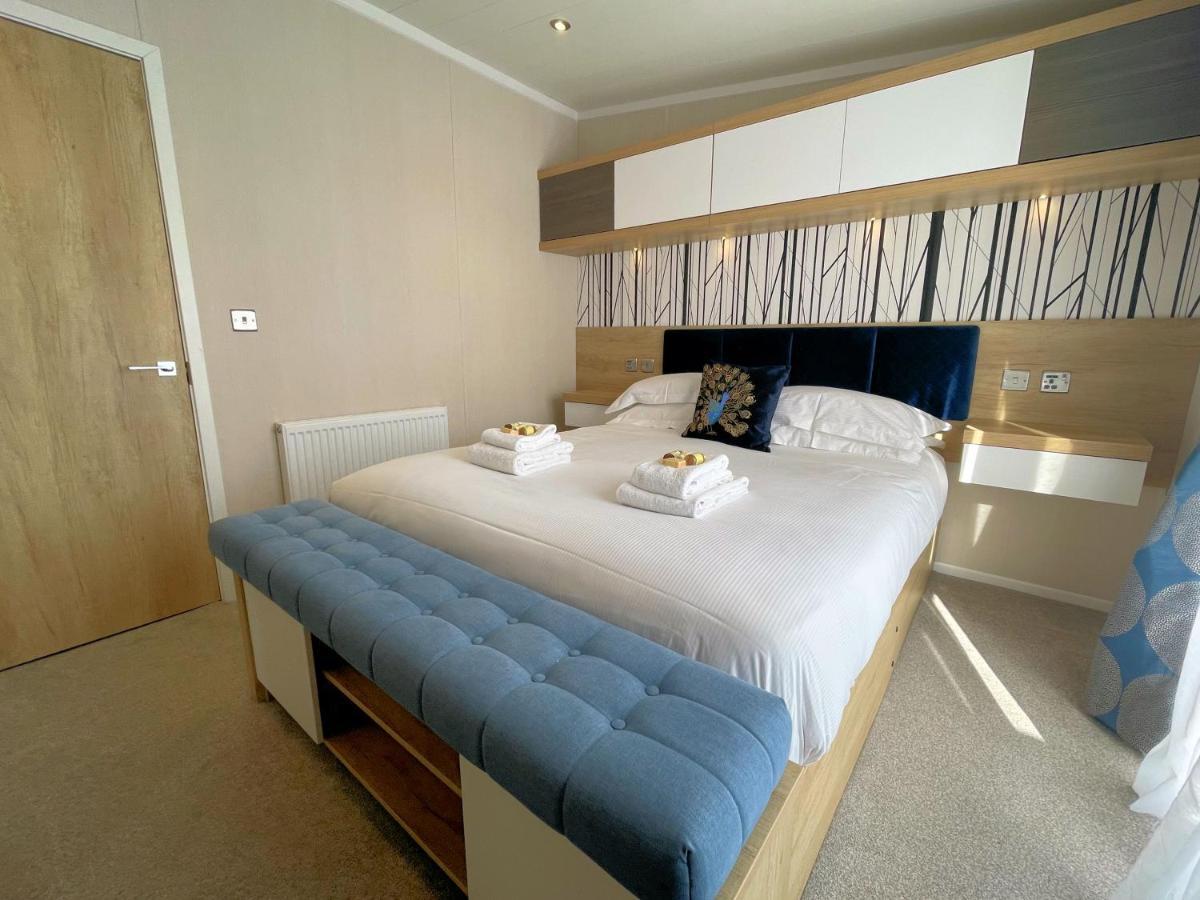 אנן Luxury Lakeside Lodge With Htub Beautiful Views מראה חיצוני תמונה